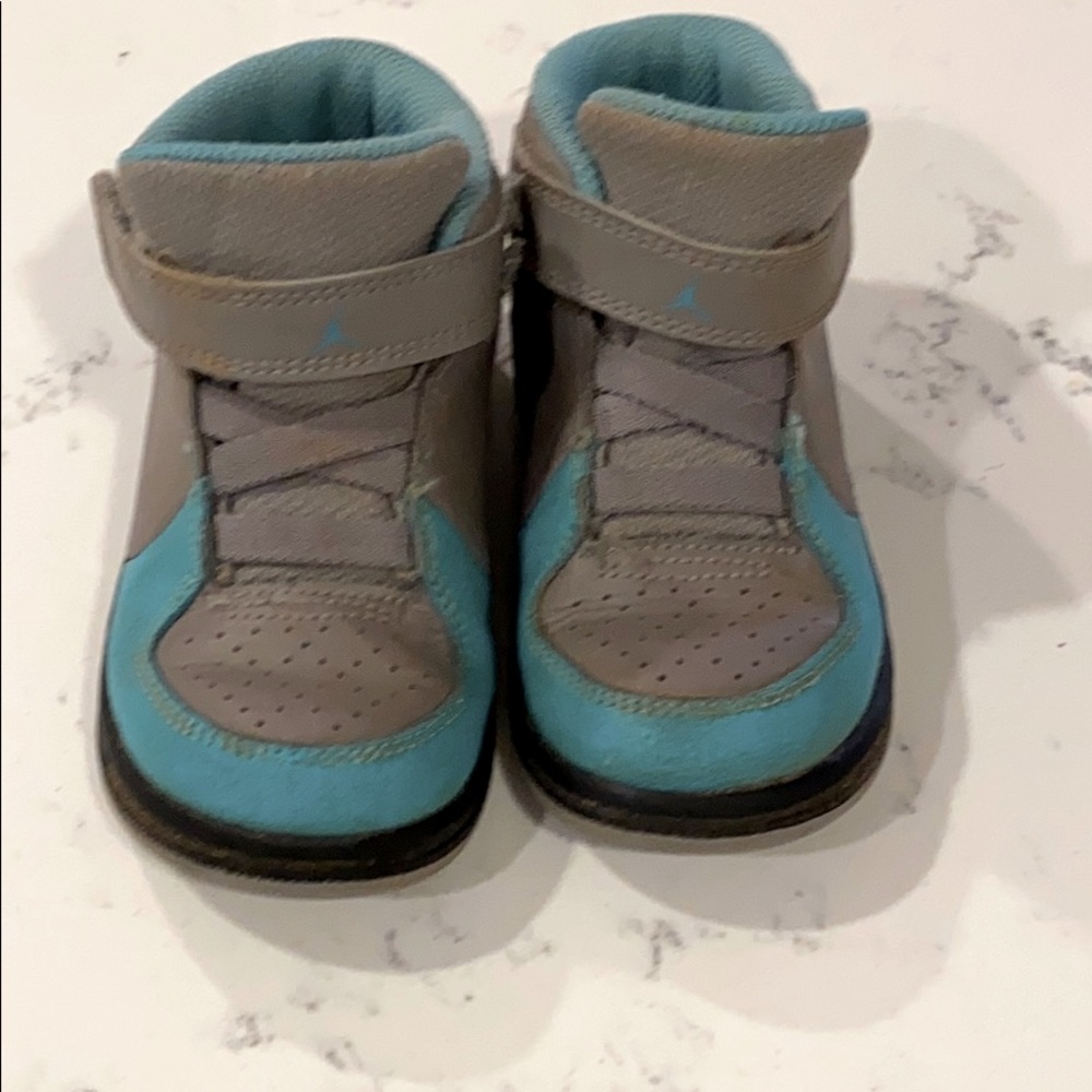 Kids Jordans Teal/ Grey Size 8